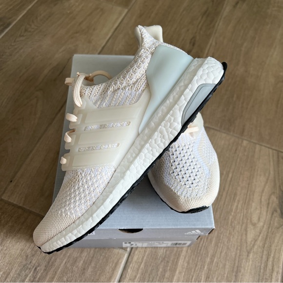 ADIDAS  ULTRABOOST 5.0 DNA - Picture 4 of 8